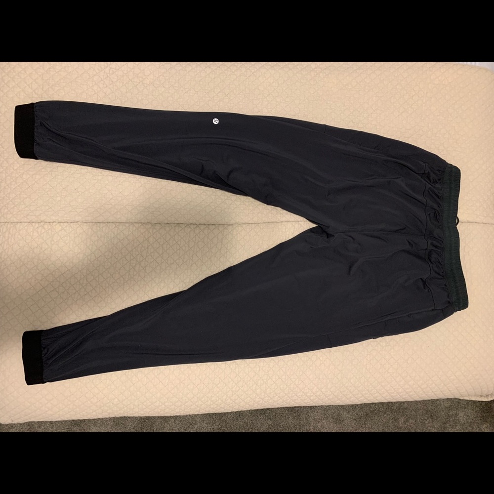 Men’s Large Lululemon Joggers (Like New)
